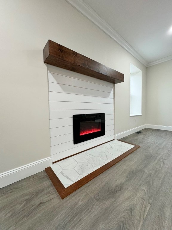 details with crown molding and hardwood / wood-style floors