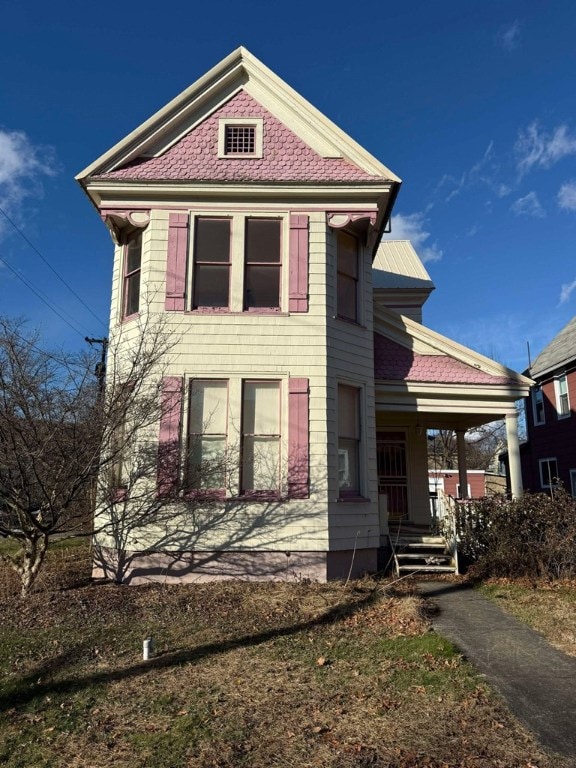 view of front of home with covered porch