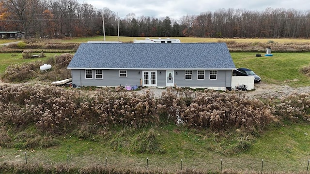 view of front of house with a front lawn