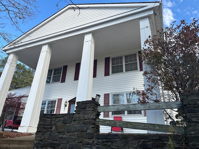 view of front of house featuring covered porch