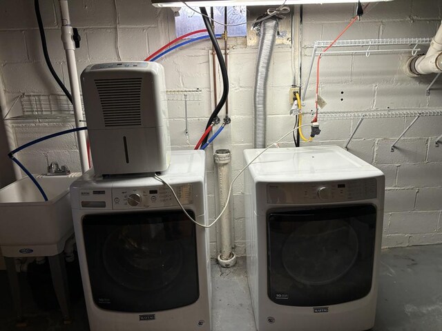 laundry room with independent washer and dryer and sink