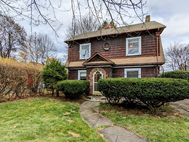 view of front of home with a front lawn