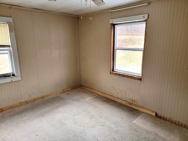 unfurnished room featuring ceiling fan and carpet