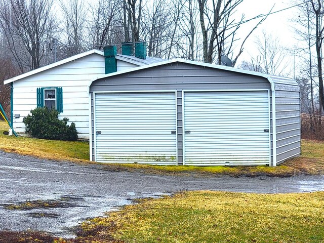 garage featuring a lawn