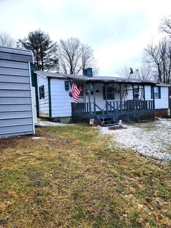 view of front facade with a front lawn and a porch