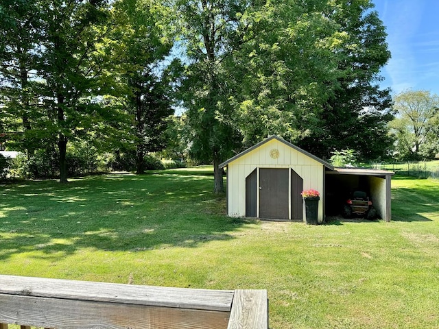 view of outbuilding featuring a carport and a yard