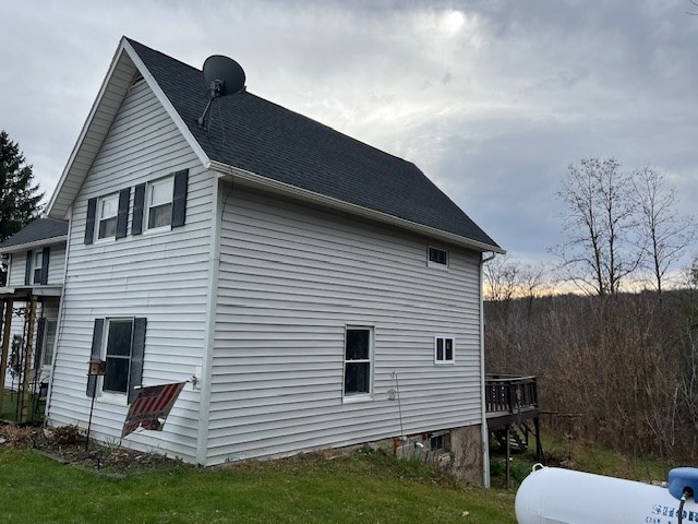 view of side of property featuring a yard