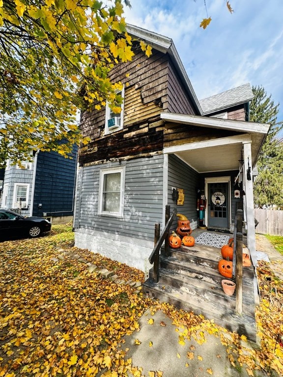 view of front facade featuring covered porch