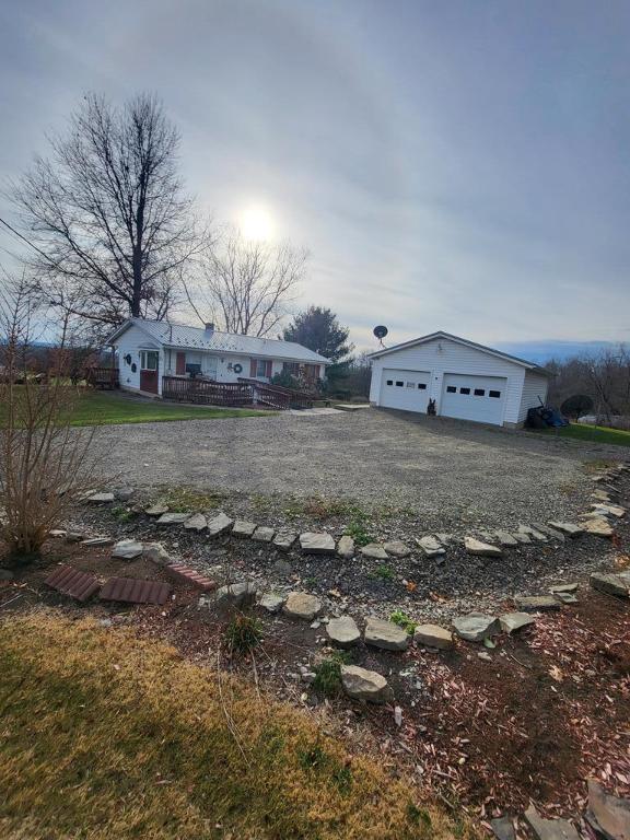 view of yard featuring an outbuilding and a garage