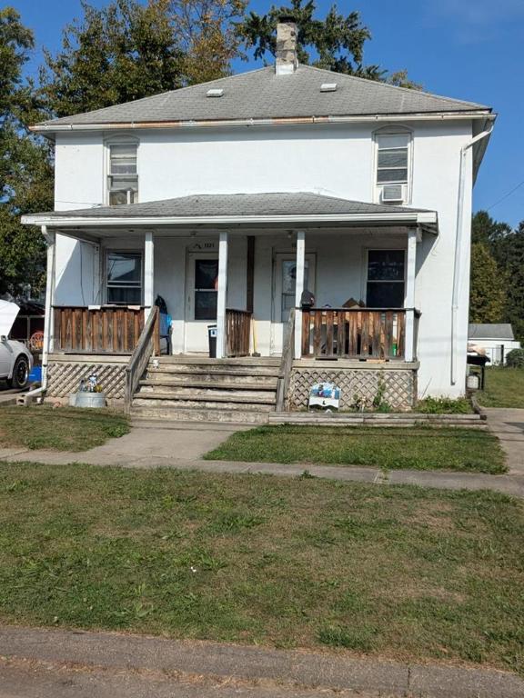 view of front facade with a porch and a front yard