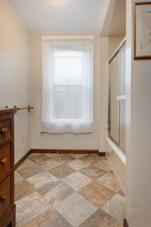 bathroom with enclosed tub / shower combo