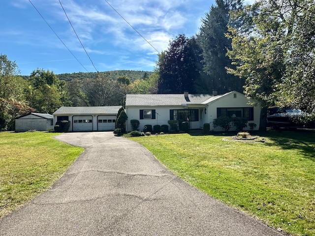 single story home with a front lawn