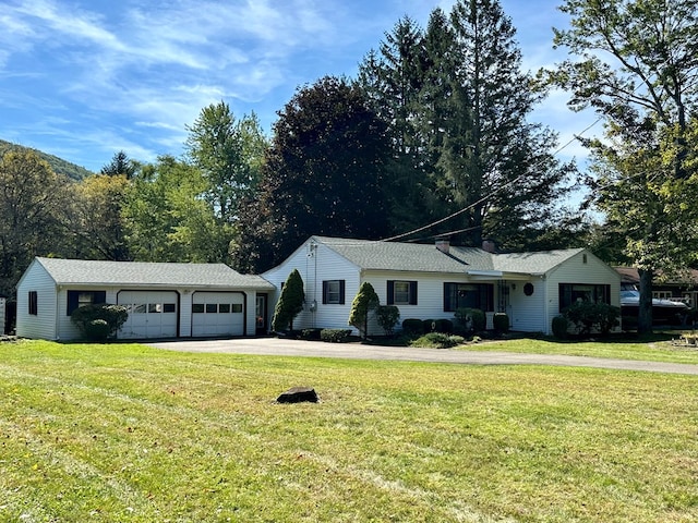 single story home featuring a front yard