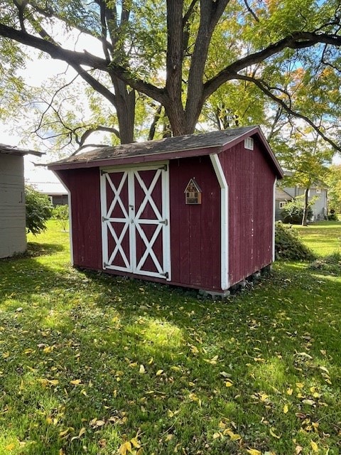 view of outdoor structure featuring a lawn