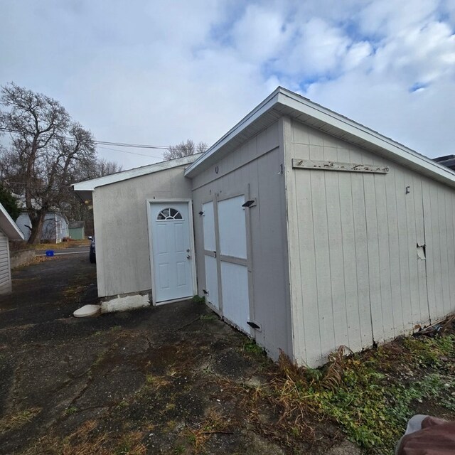 view of outbuilding