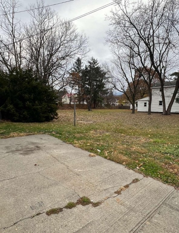 view of yard with a patio area