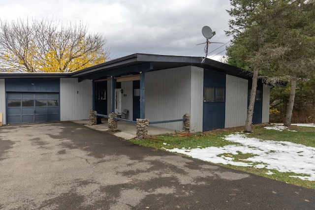 view of front of property featuring a garage