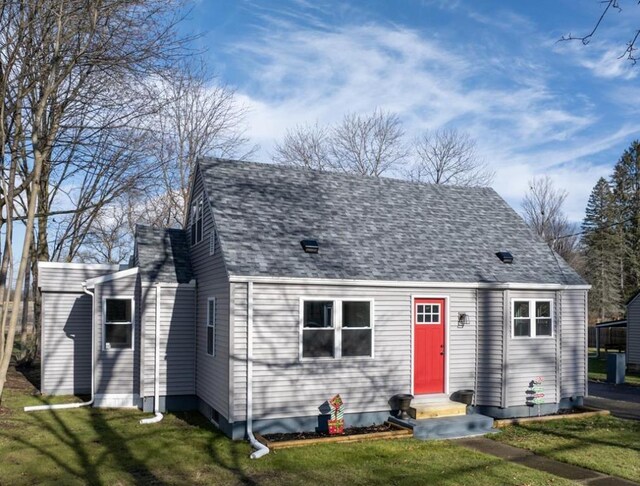 view of front of home with a front lawn