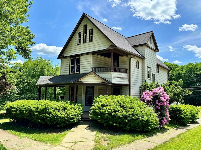 view of front of house featuring a balcony