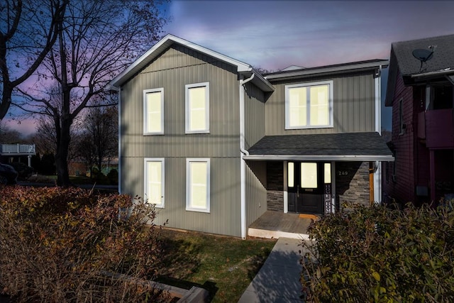 view of front of property featuring covered porch