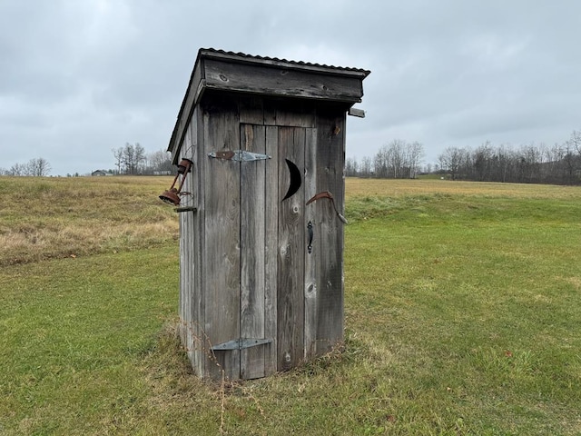 view of outdoor structure featuring a yard and a rural view