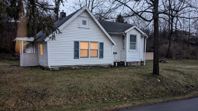 bungalow-style home featuring a front lawn