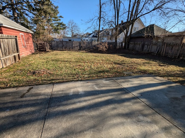 view of yard with a patio area