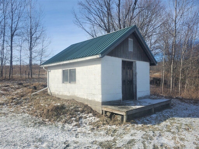 view of outbuilding