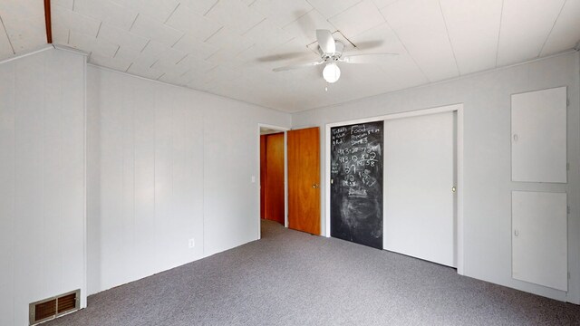 unfurnished bedroom with carpet floors, a closet, and ceiling fan