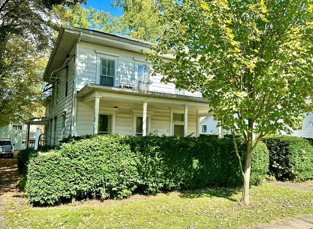 view of front of house featuring a porch