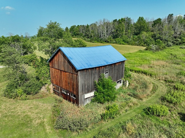 view of outdoor structure with a lawn