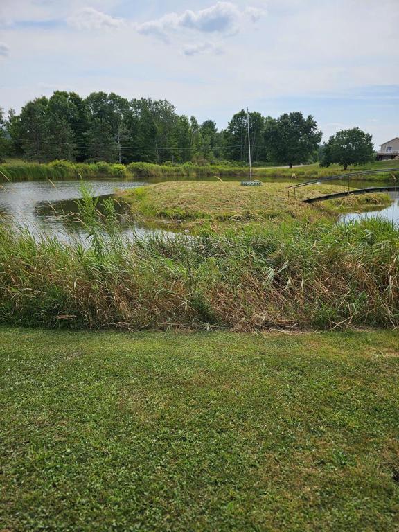 view of yard featuring a water view