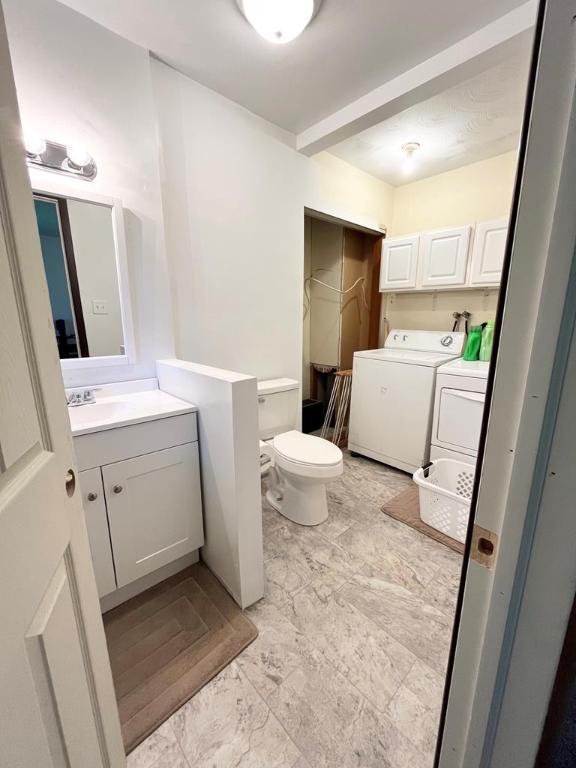 bathroom featuring separate washer and dryer