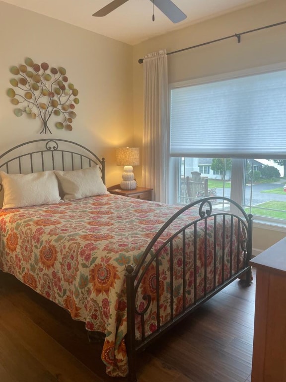 bedroom featuring dark hardwood / wood-style floors and ceiling fan