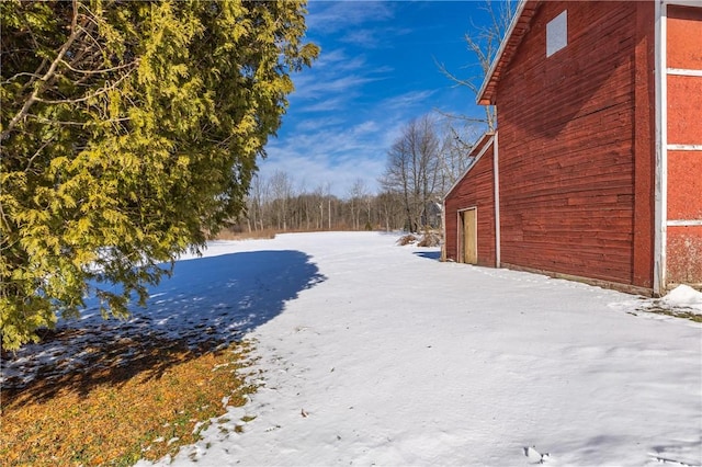 view of yard layered in snow