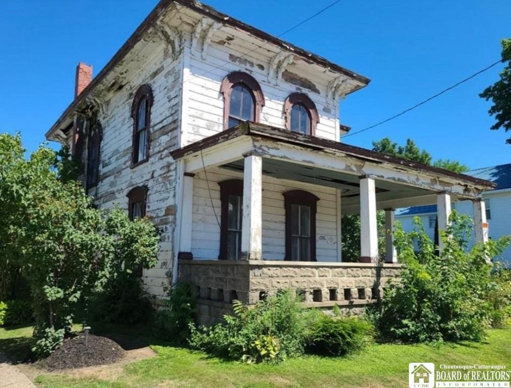 italianate house with a porch