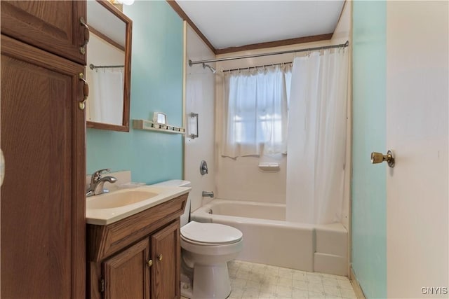 full bathroom with shower / tub combo with curtain, vanity, and toilet