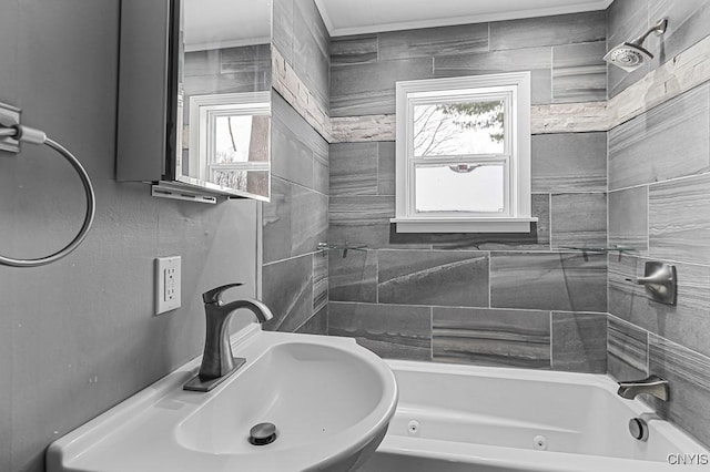 bathroom featuring sink, a wealth of natural light, and tiled shower / bath