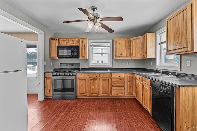 kitchen featuring sink, dark wood-type flooring, ceiling fan, and black appliances