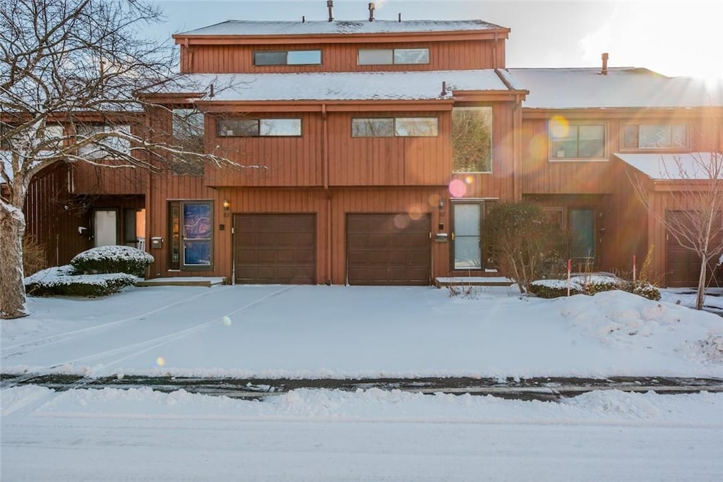 view of front of property featuring a garage