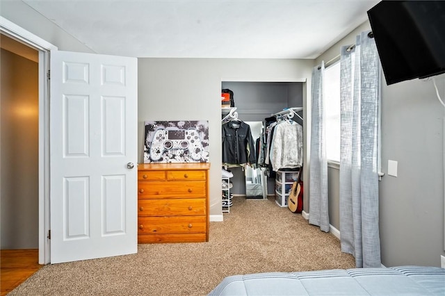 bedroom featuring carpet floors and a closet