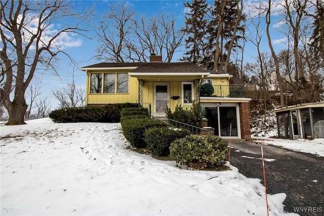 view of front of home featuring a balcony