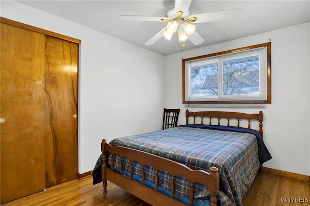 bedroom featuring ceiling fan, hardwood / wood-style floors, and a closet