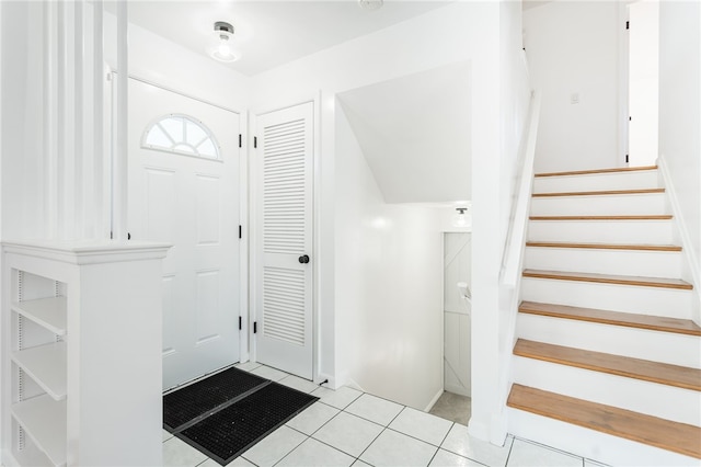 foyer entrance featuring light tile patterned floors