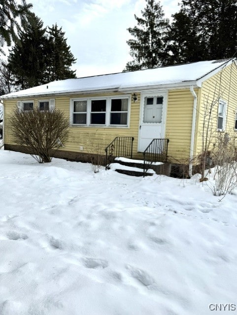 view of front of property