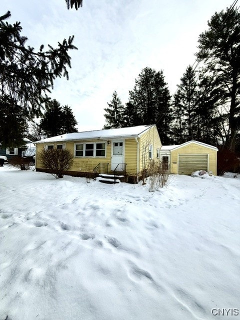 view of front facade featuring a garage