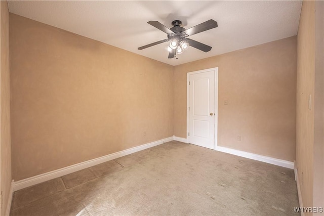 spare room with carpet flooring and ceiling fan