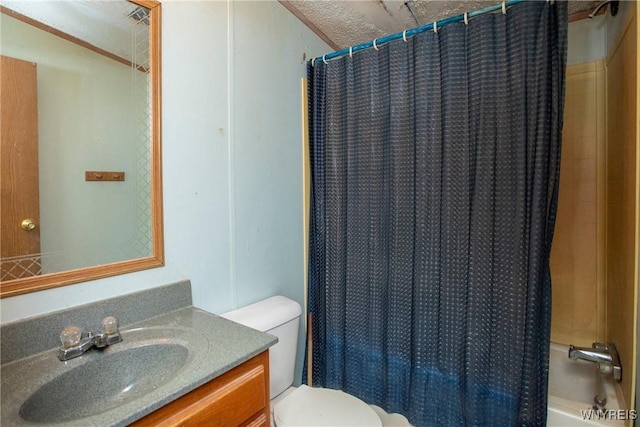 full bathroom featuring shower / tub combo with curtain, vanity, and toilet