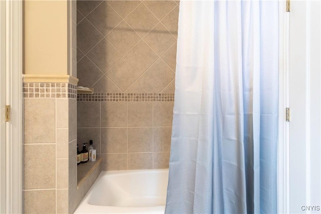 bathroom featuring shower / bathtub combination with curtain