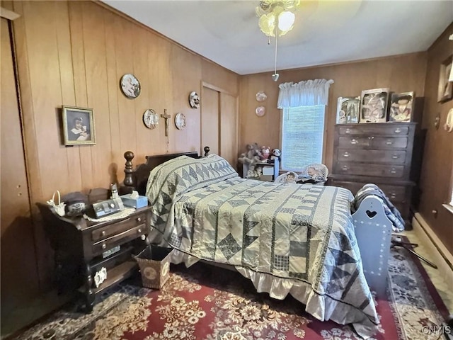 bedroom with ceiling fan